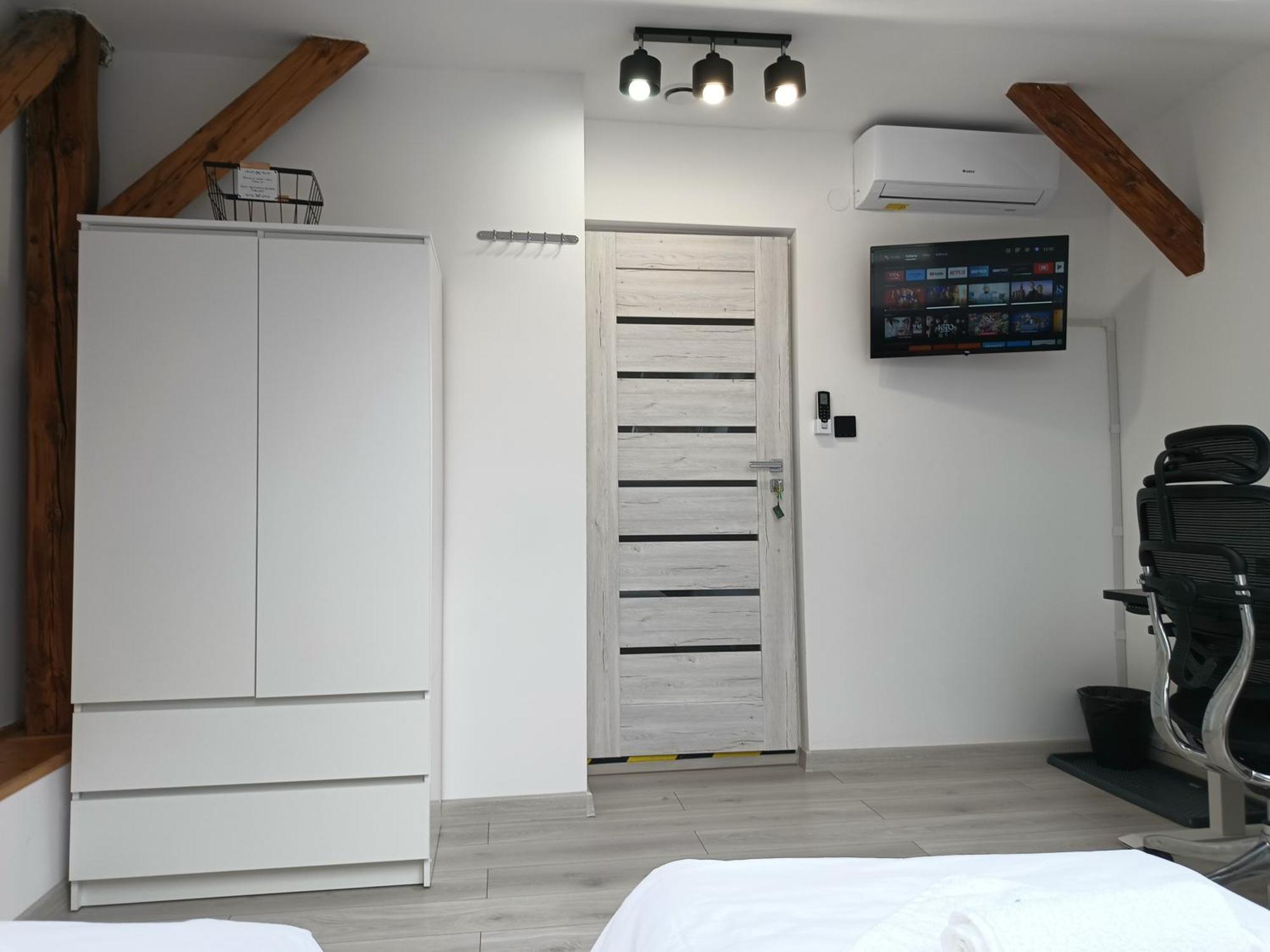 Triple Room Private External Bathroom